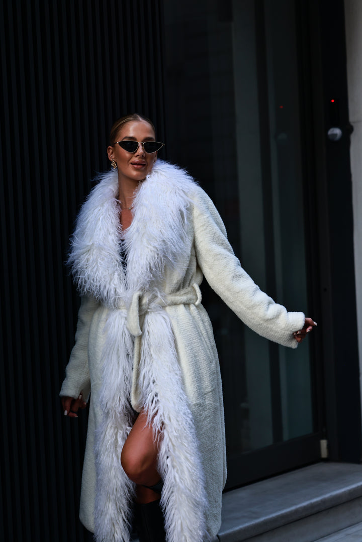 Kabát Mongolian biela