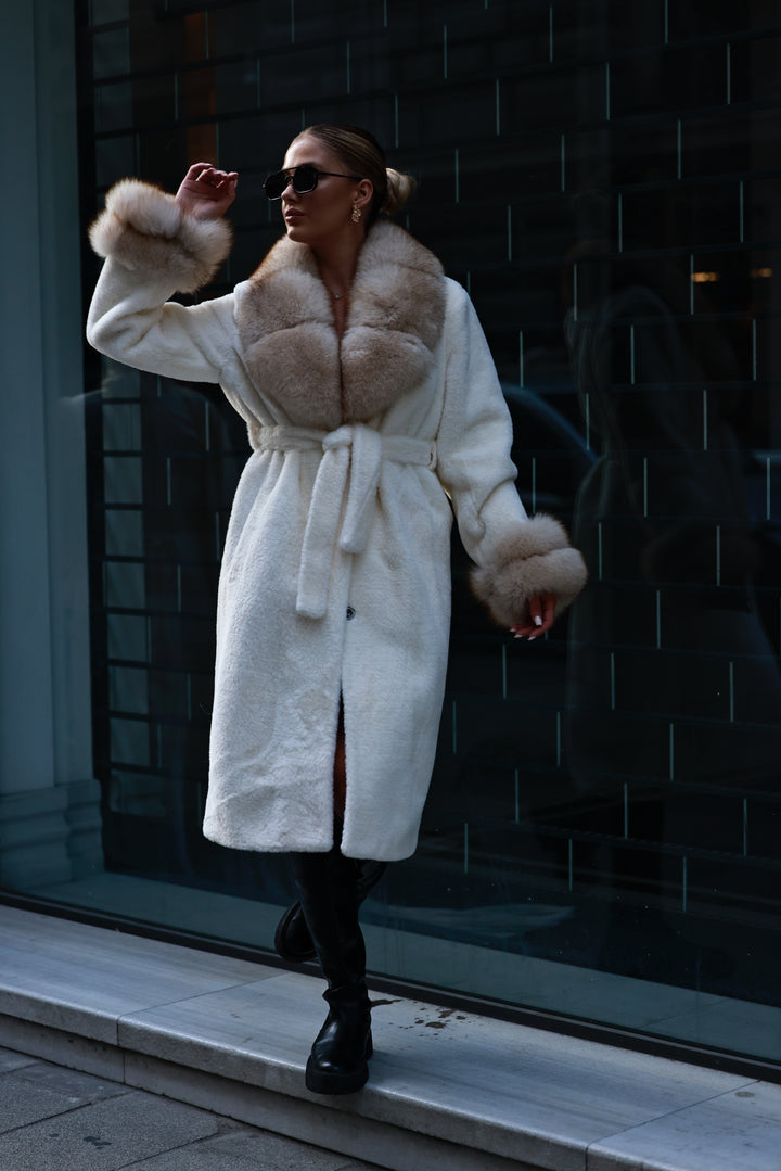 Kabát Lucis mliečna