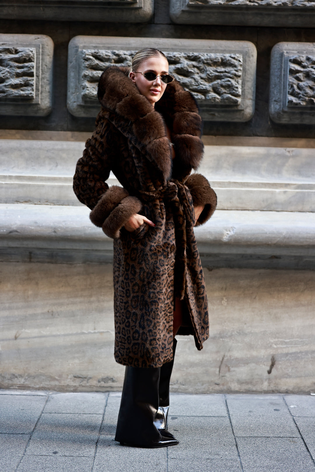 COAT LEO