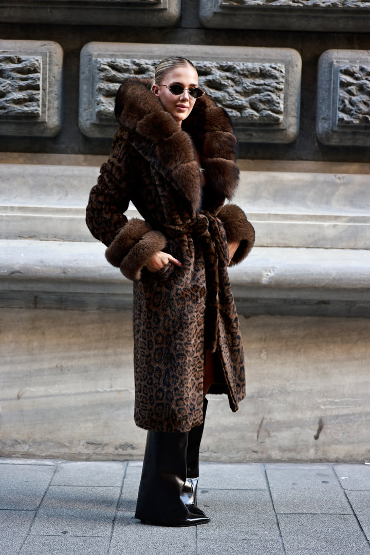 COAT LEO