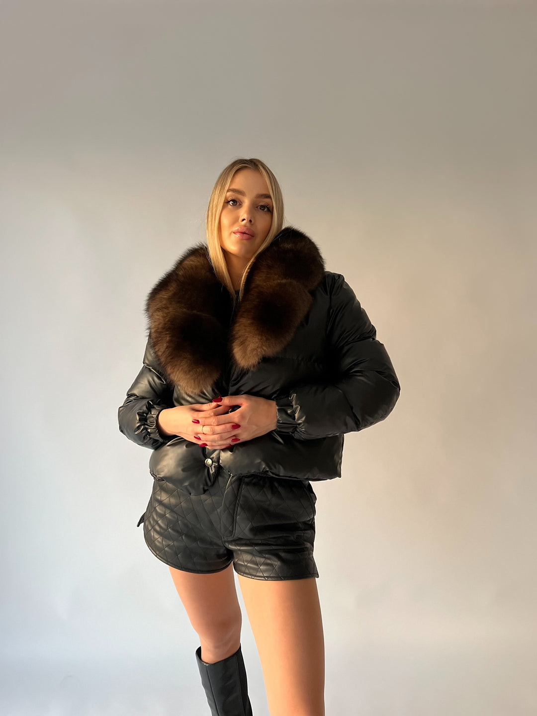 Perleťová bunda s kapucňou