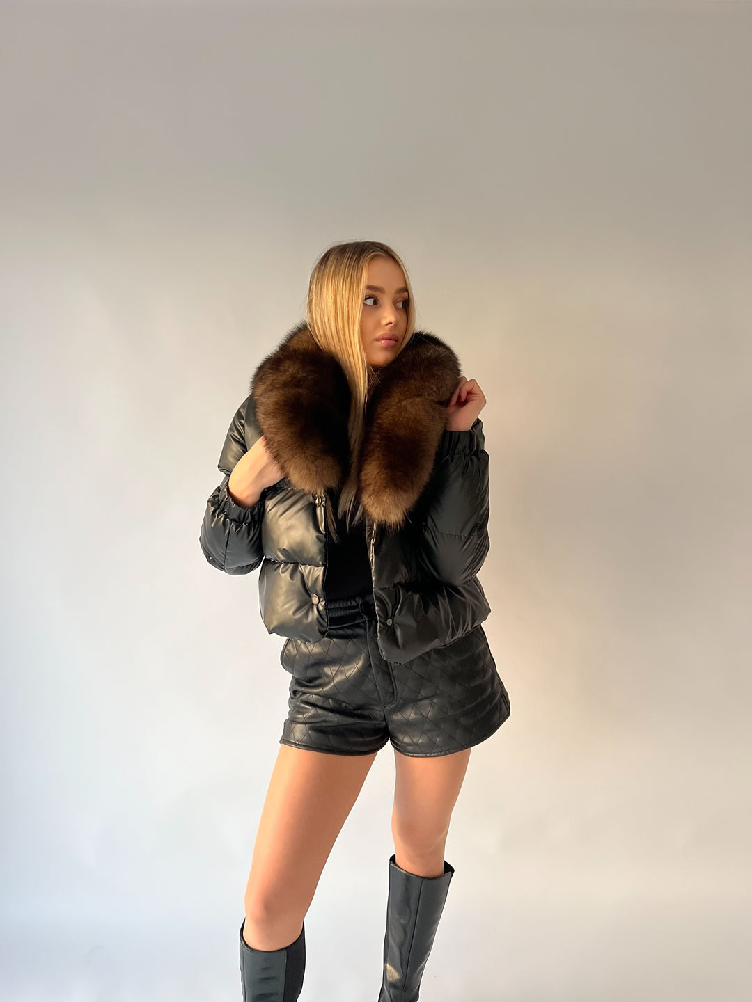 Perleťová bunda s kapucňou